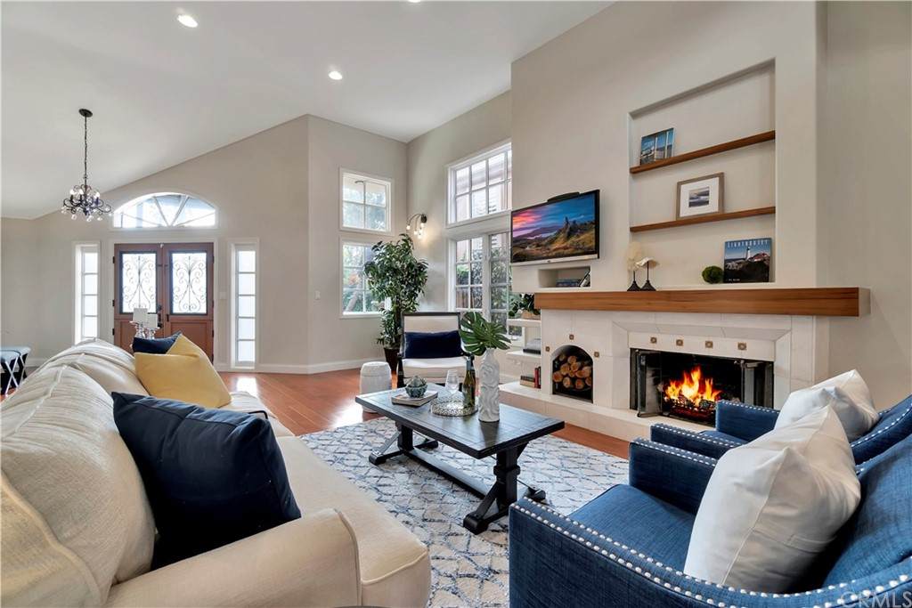 319 Irvine Avenue - Photo 1