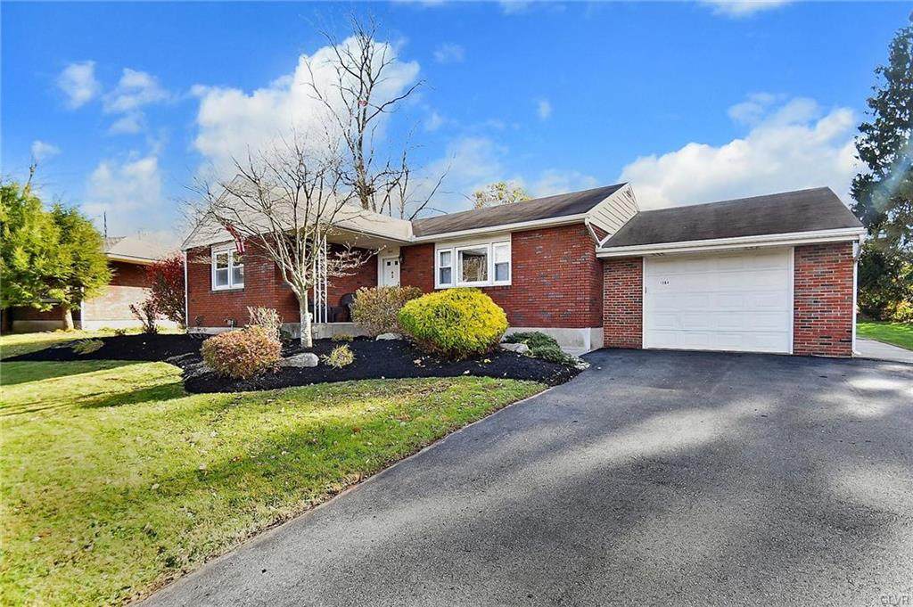 468 Roxbury Drive - Photo 1