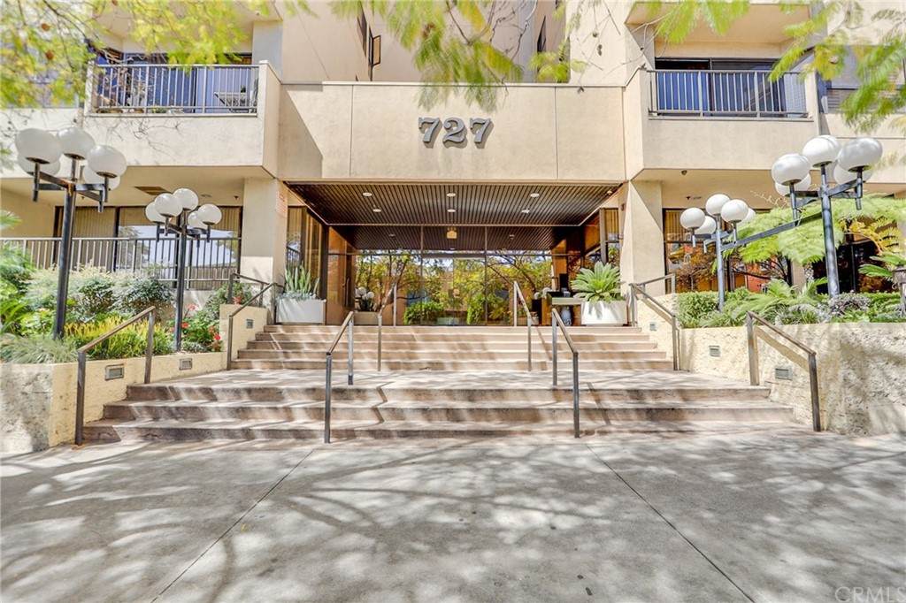 727 Ardmore Avenue - Photo 1