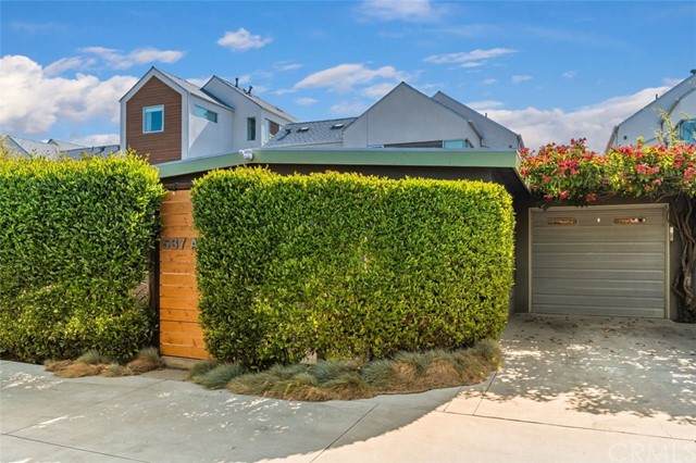 537 Bernard Street - Photo 1