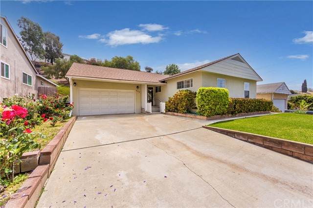992 Kempton Avenue - Photo 1