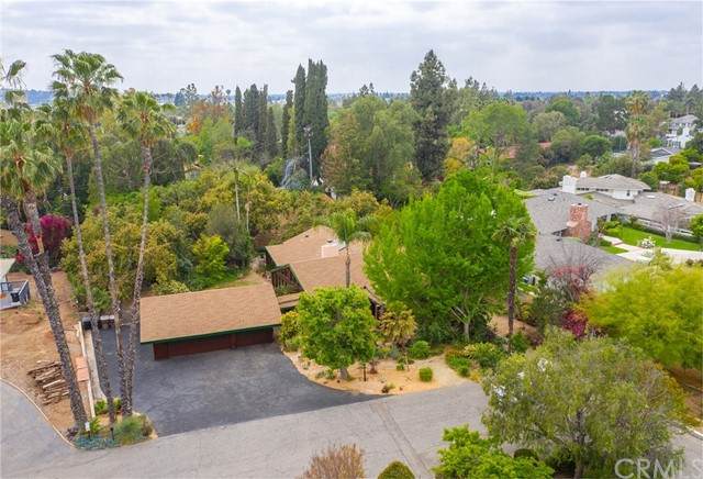 5652 Edgecliff Drive - Photo 1