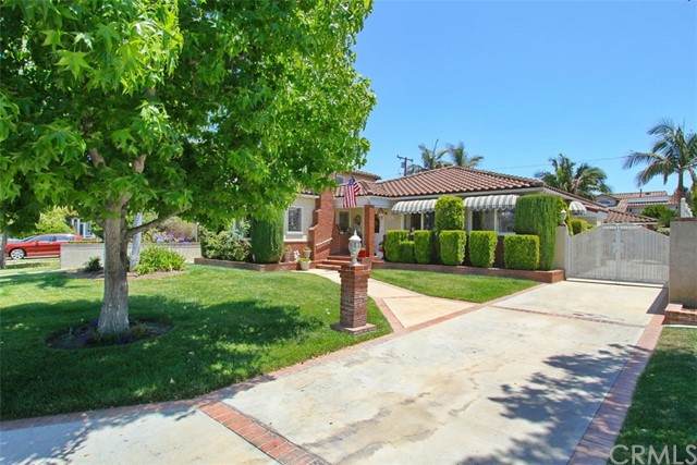 4550 Blackthorne Avenue - Photo 1