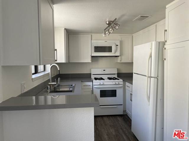 8319 Broadway - Photo 1