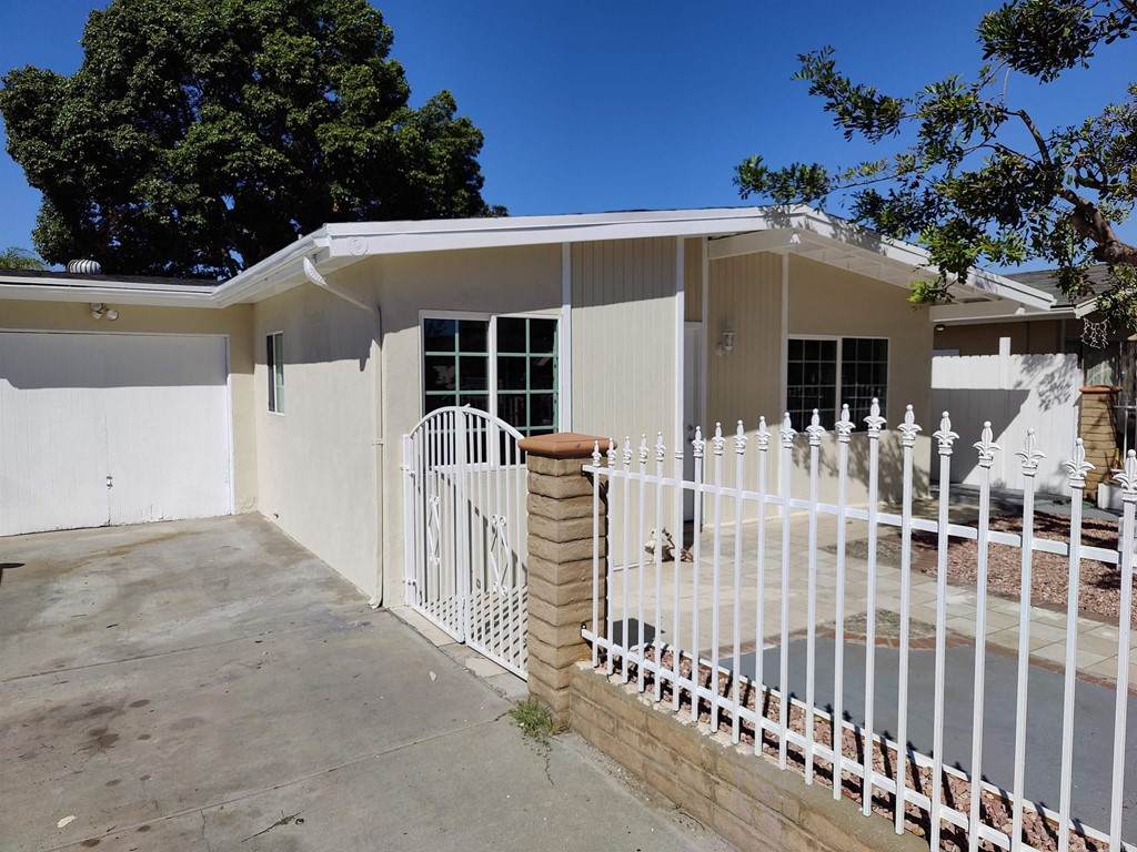 1752 Fairdale Avenue - Photo 1