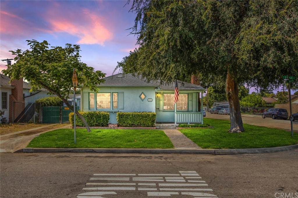 545 28th Street - Photo 1