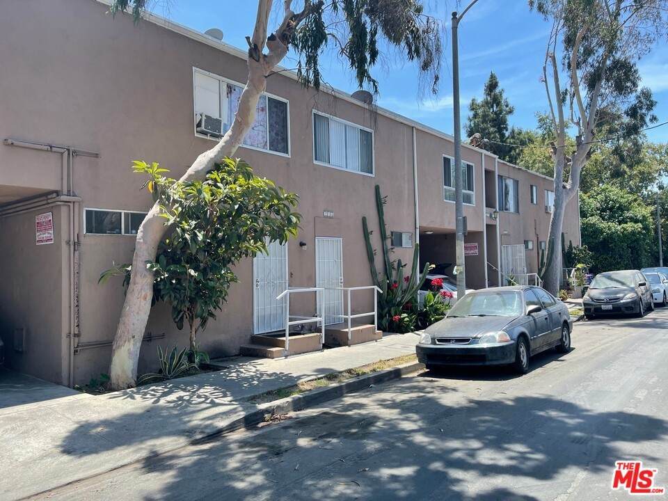 222 Roselake Avenue - Photo 1