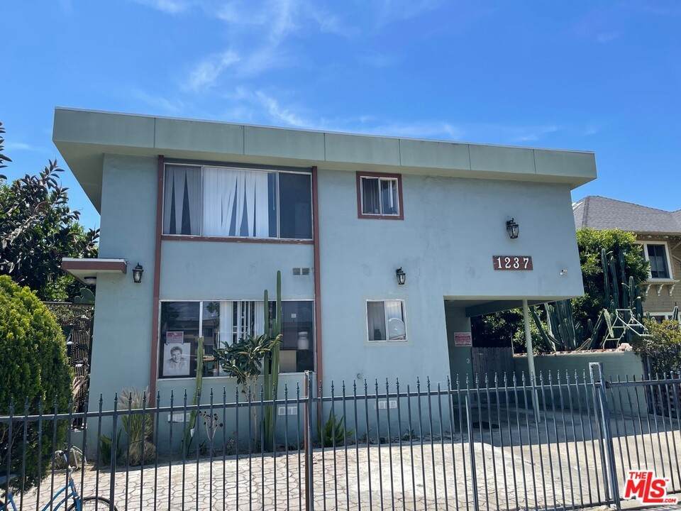 1237 Magnolia Avenue - Photo 1