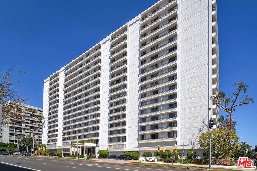 10390 Wilshire - Photo 1
