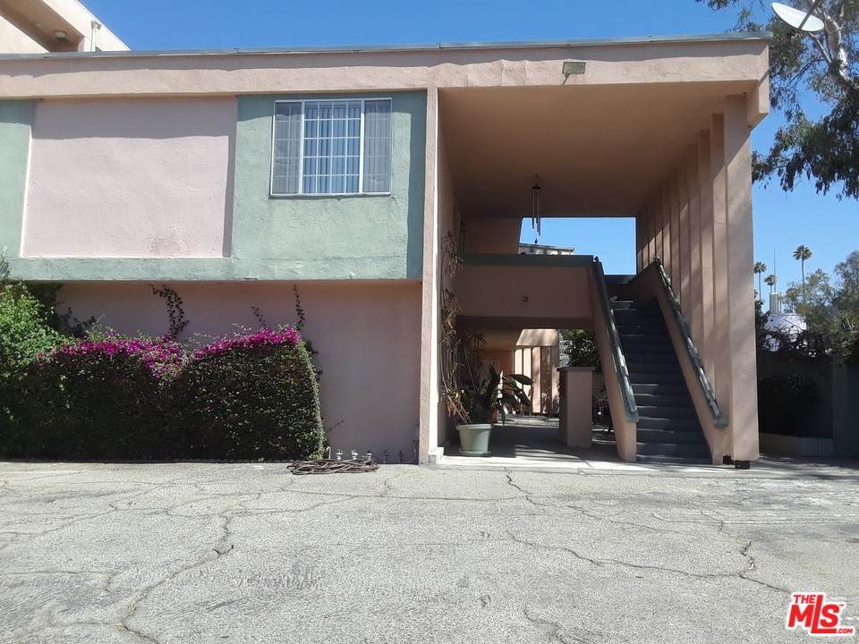 5819 Carlton Way - Photo 1
