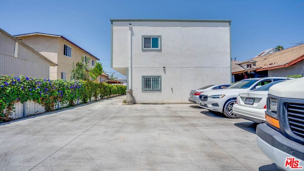 1216 1218 Ardmore Avenue - Photo 1