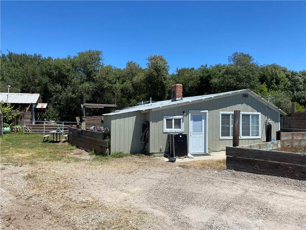 1565 Fountain Avenue - Photo 1
