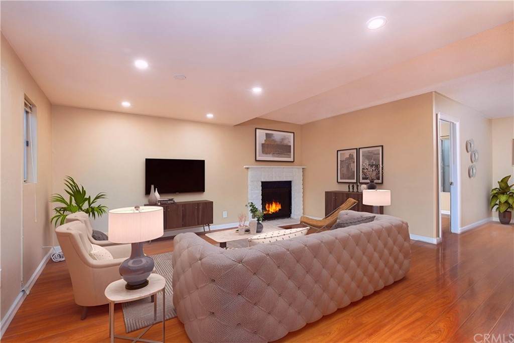 403 New Avenue - Photo 1