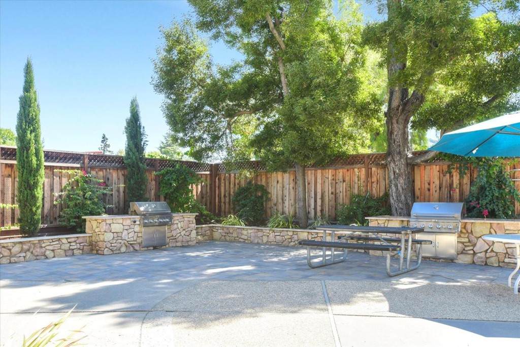 1614 Hudson Street - Photo 1