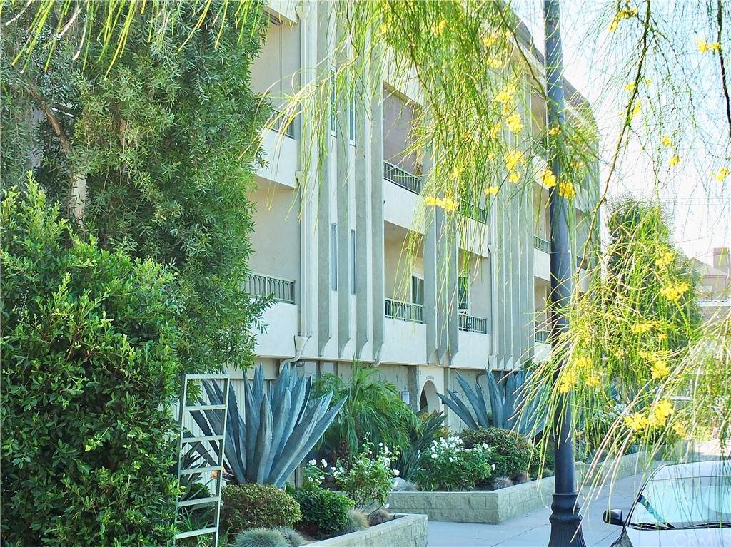 420 Redondo Avenue - Photo 1