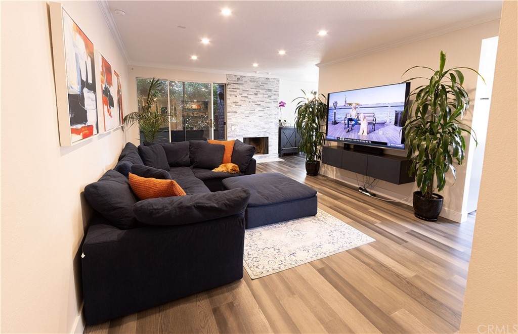 1271 Granville Avenue - Photo 1