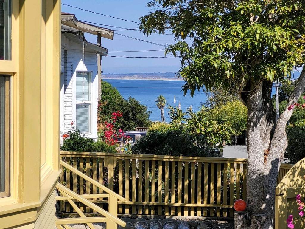 698 Dickman Avenue - Photo 1