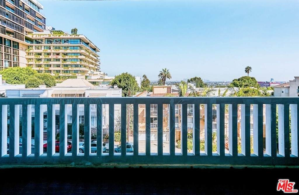 999 Doheny Drive - Photo 1