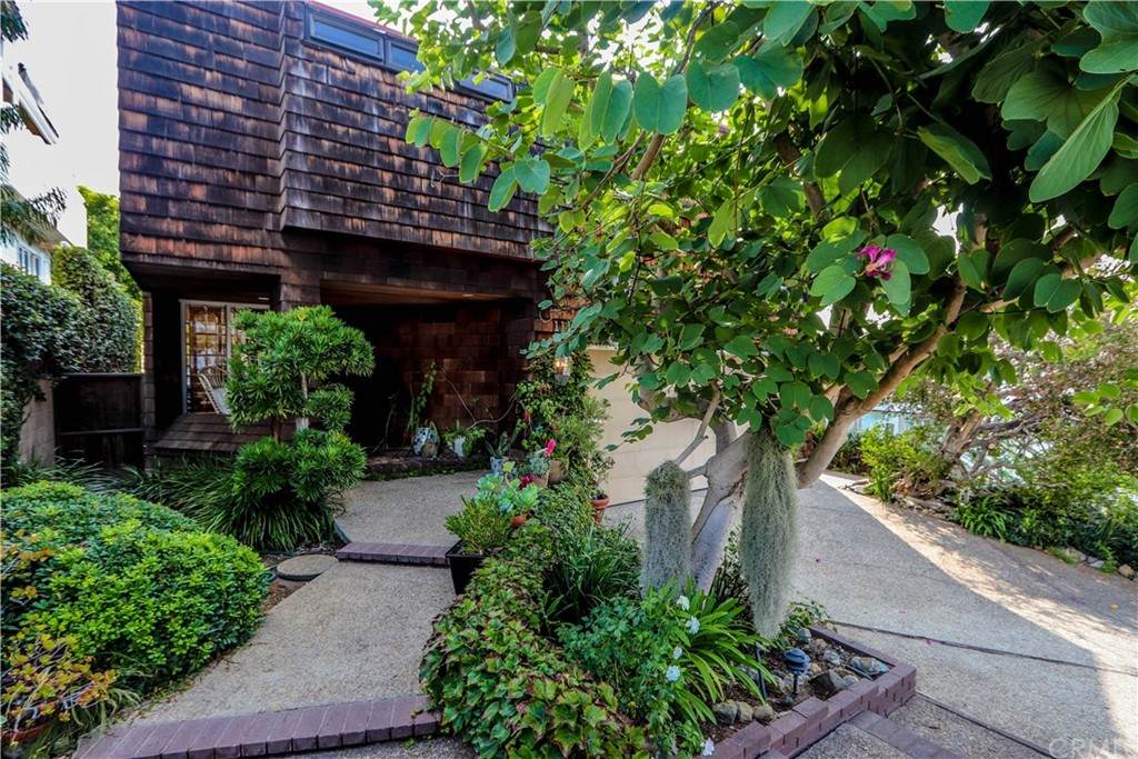 111 Sunset Terrace - Photo 1