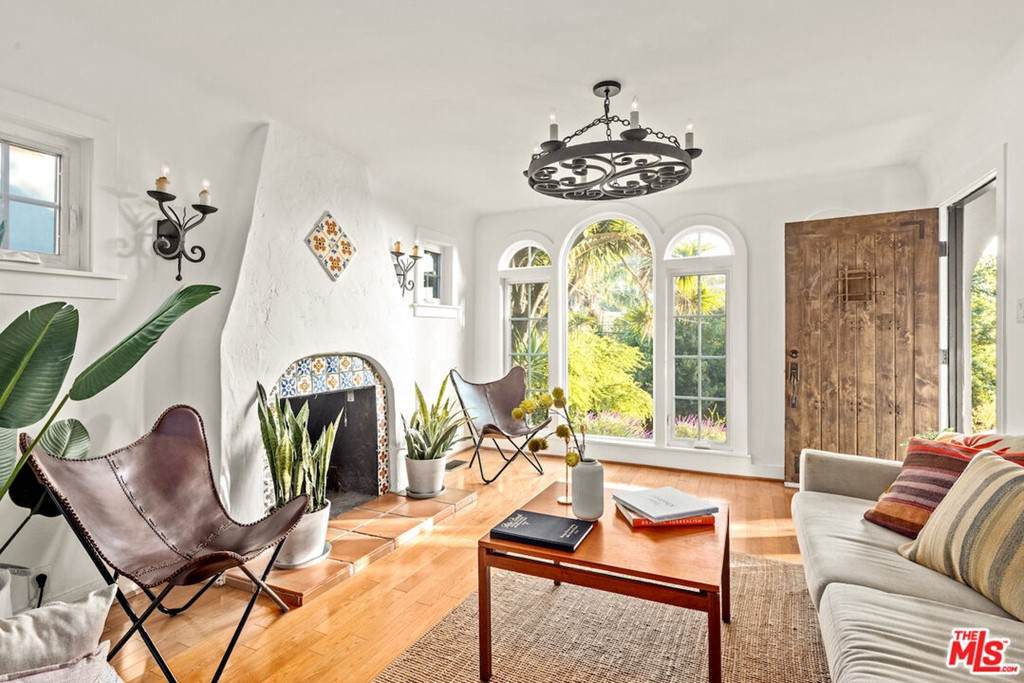3827 Fernwood Avenue - Photo 1