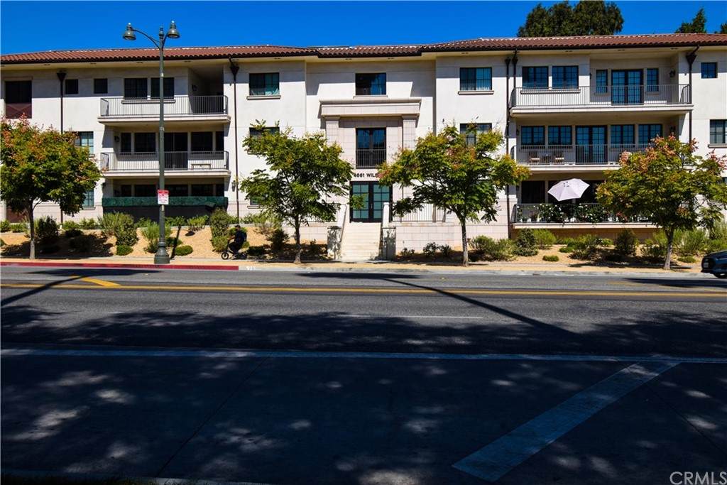 4661 Wilshire Boulevard - Photo 1