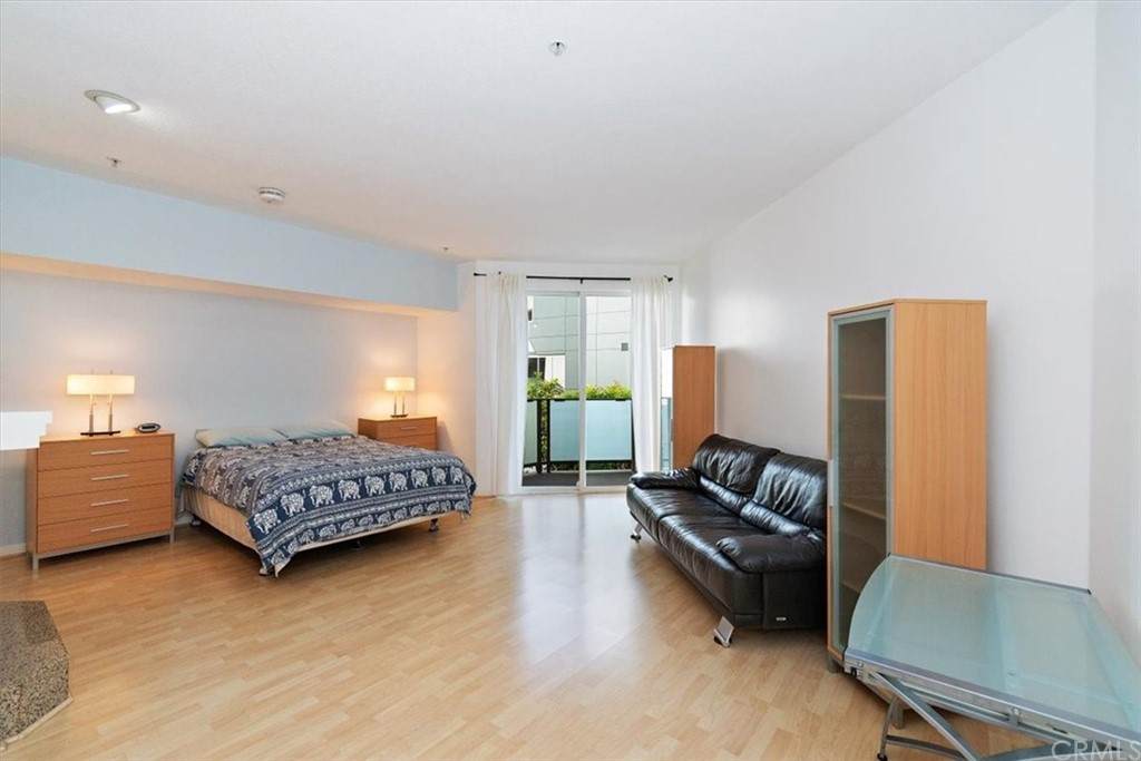 160 Hudson Avenue - Photo 1
