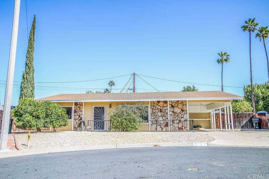 540 Snead Drive - Photo 1