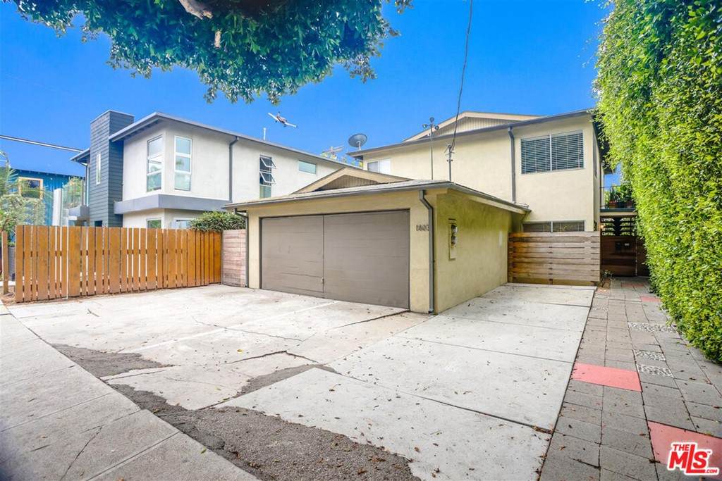 1603 Oakwood Avenue - Photo 1