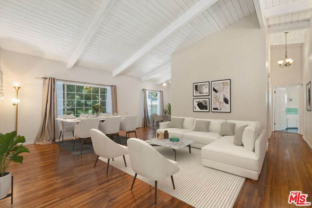 1115 Beverly Glen - Photo 1