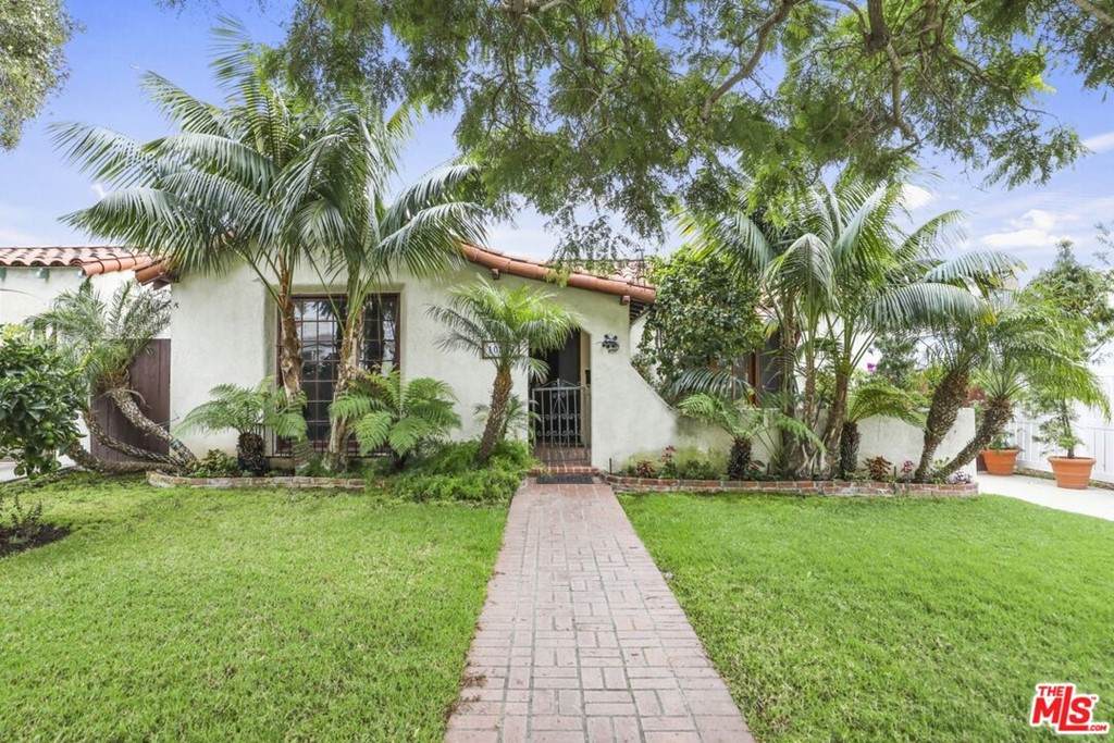 10516 Ayres Avenue - Photo 1