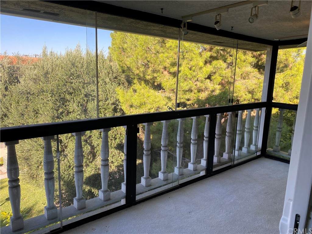 2403 Via Mariposa - Photo 1