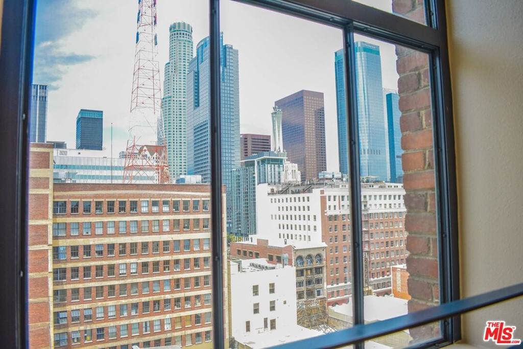 541 Spring Street - Photo 1