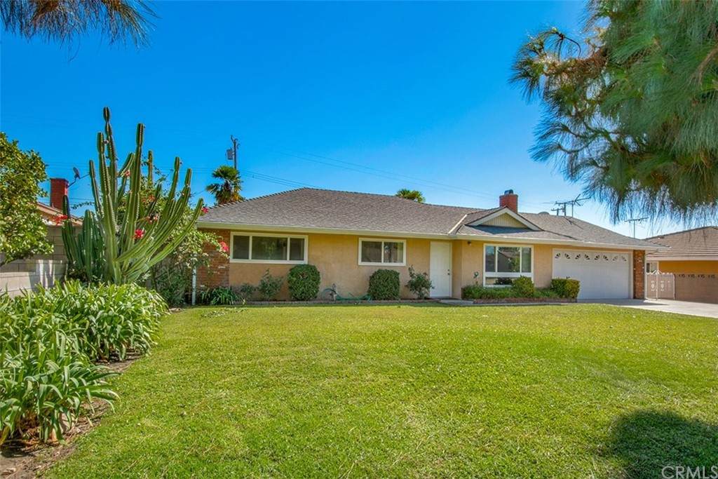 1444 Towne Avenue - Photo 1
