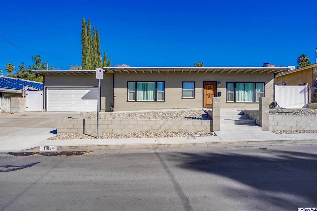 11054 Leolang Avenue - Photo 1