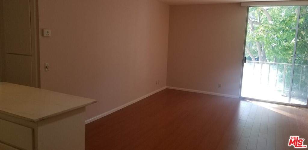100 Doheny Drive - Photo 1