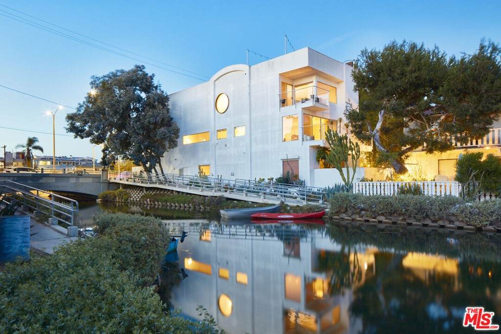 200 Venice Boulevard - Photo 1