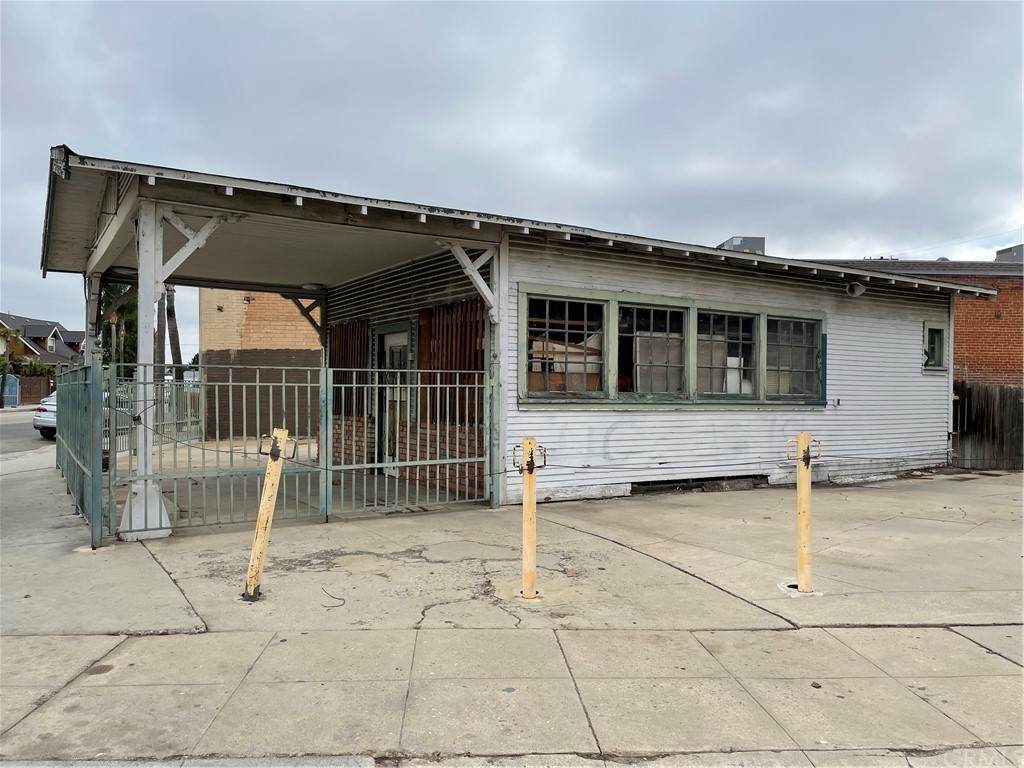 762 Gardena Boulevard - Photo 1