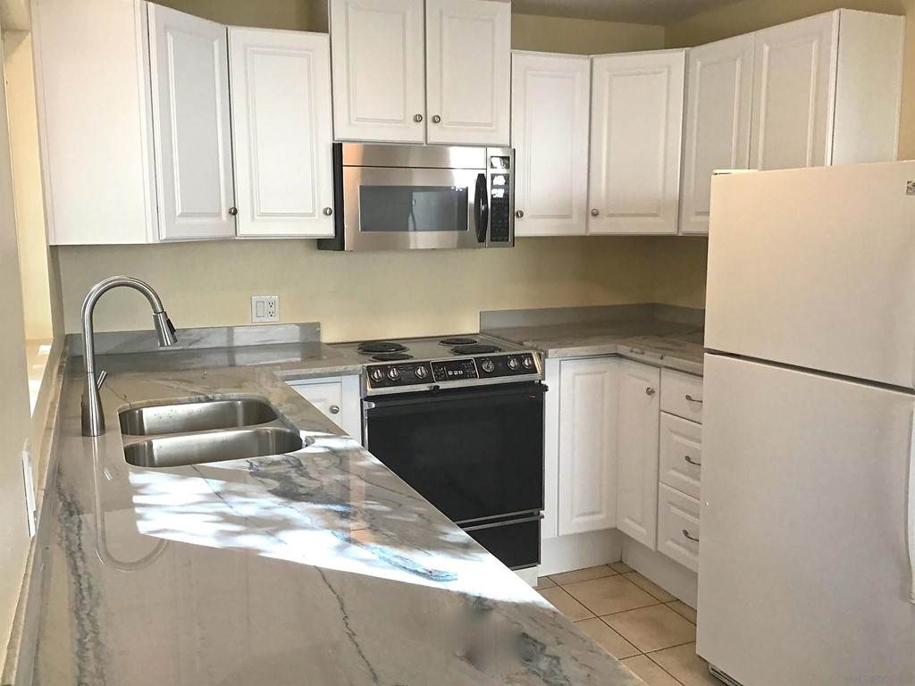 1811 Grand Ave - Photo 1