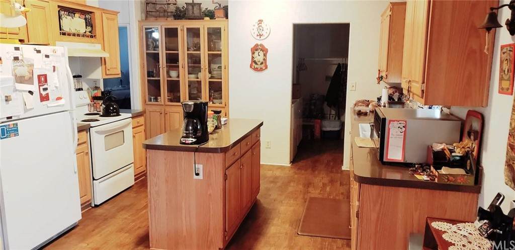995 Pomona Road - Photo 1
