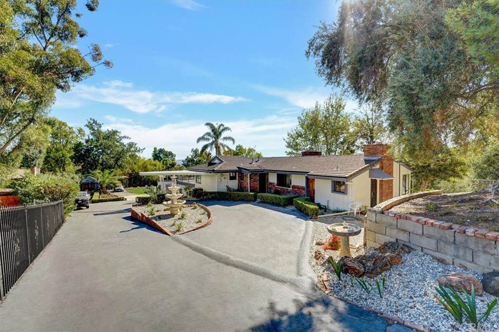 222 El Cielo Lane - Photo 1