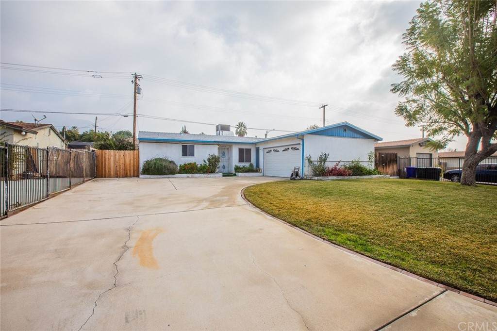 5373 Newbury Avenue - Photo 1