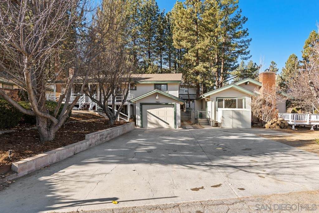 760 Club View Drive - Photo 1