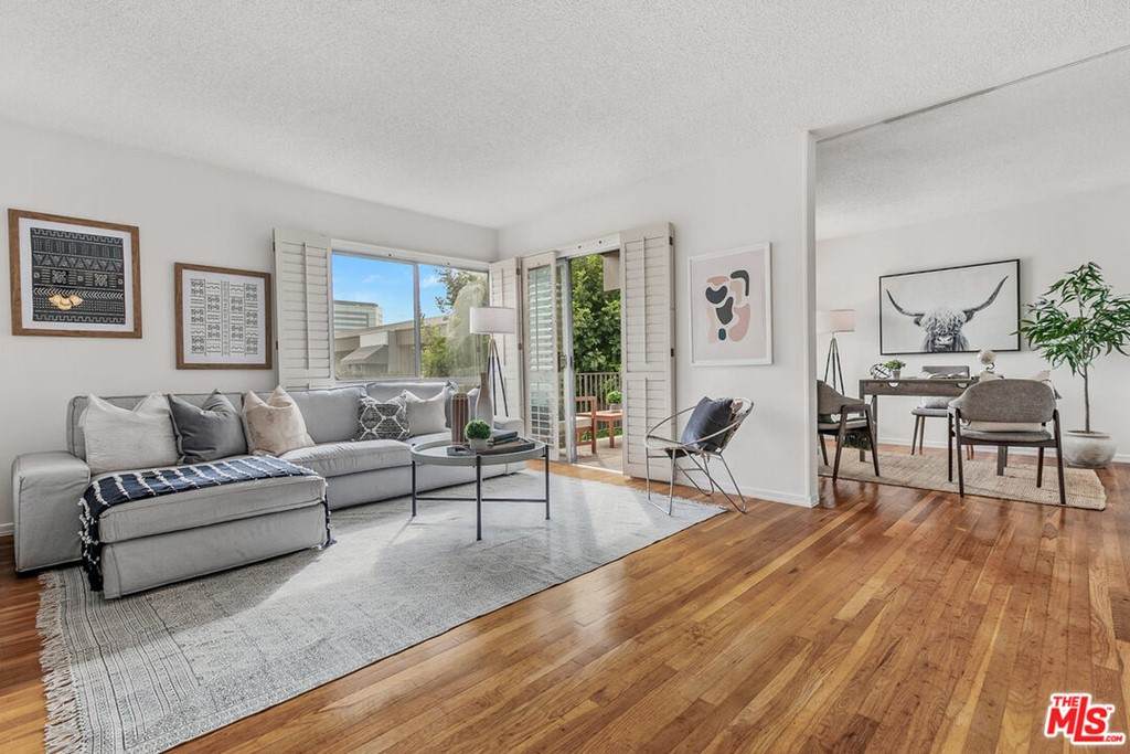 11120 Queensland Street - Photo 1