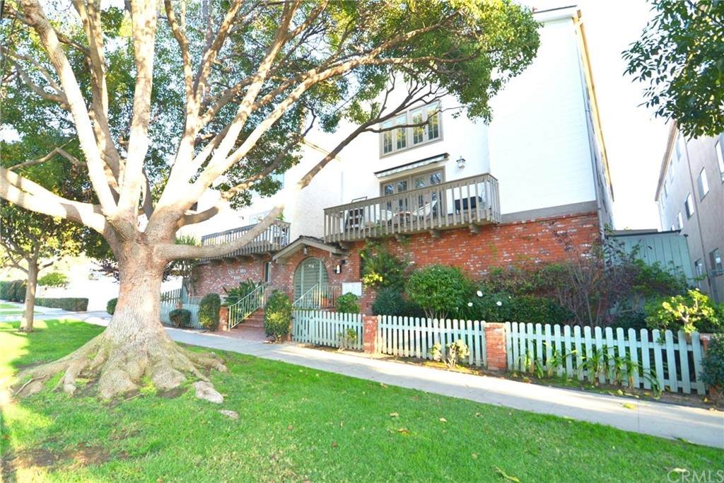 810 California Avenue - Photo 1