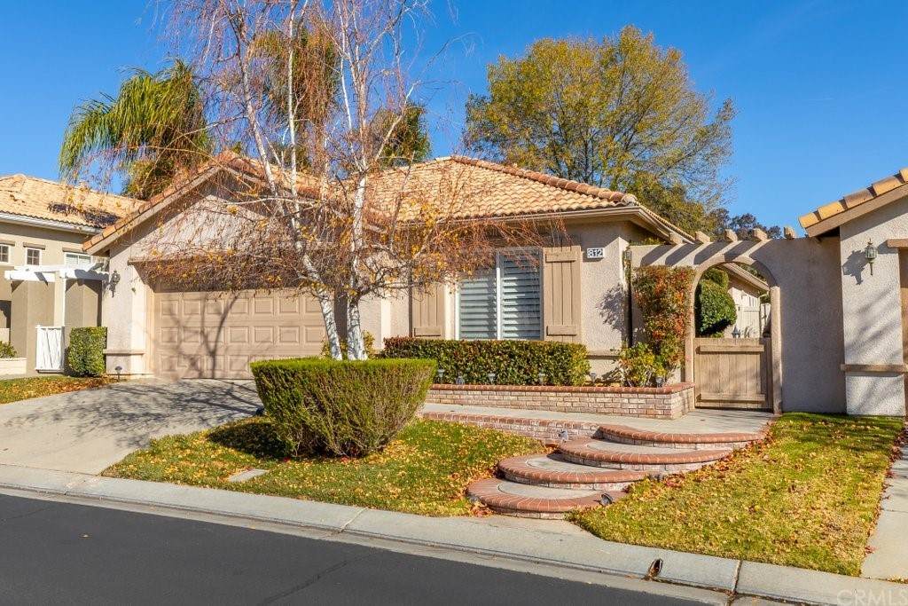 812 Twin Hills Drive - Photo 1
