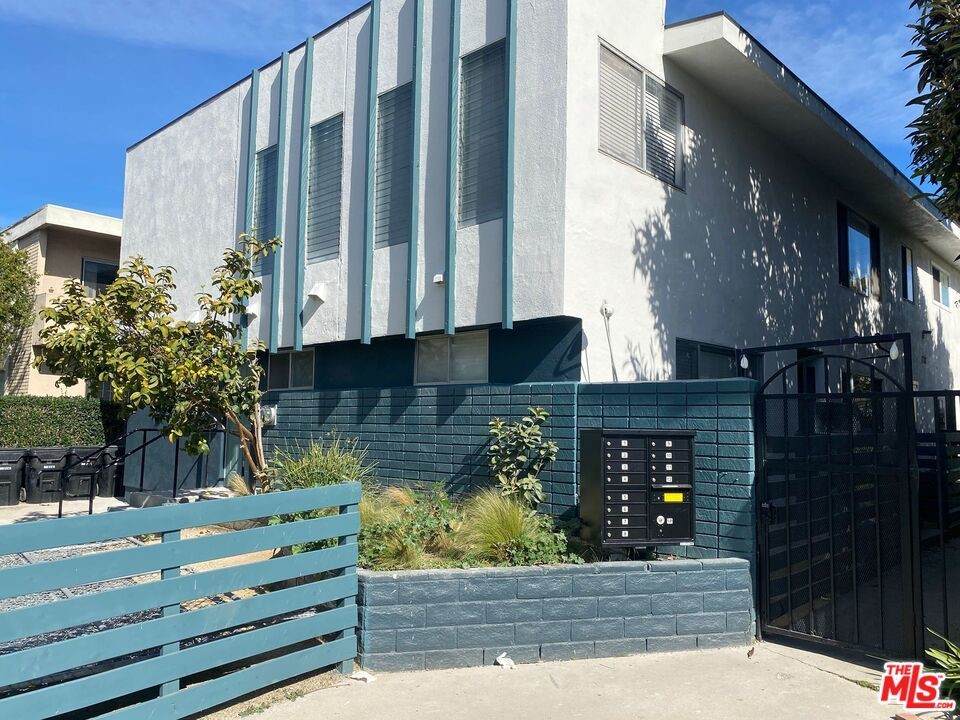 3960 Inglewood Boulevard - Photo 1