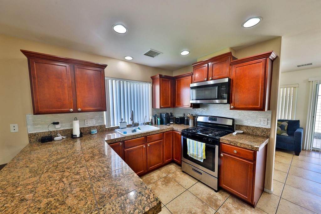 83450 Tropical Whisper Court - Photo 1