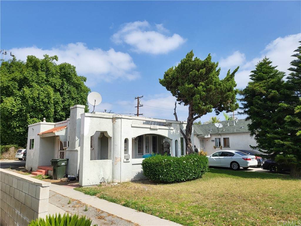 10821 Lakewood Blvd - Photo 1