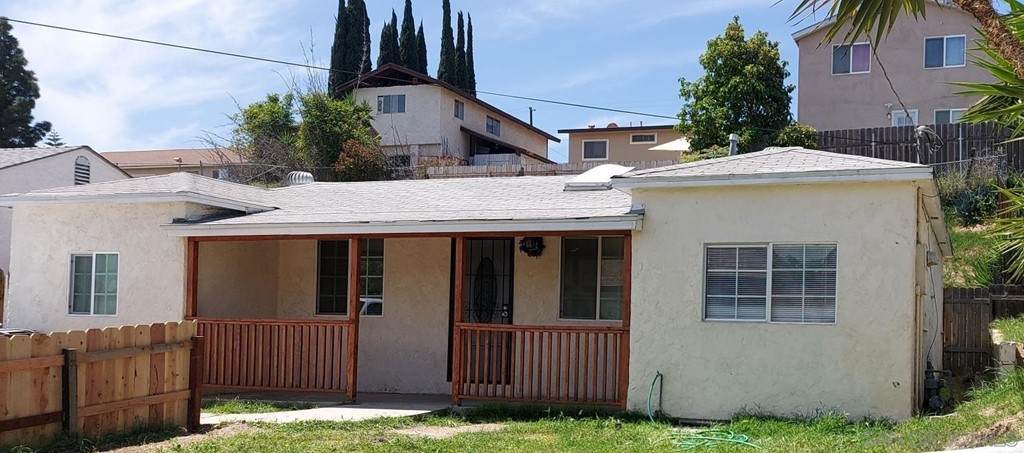 938 Banock St - Photo 1