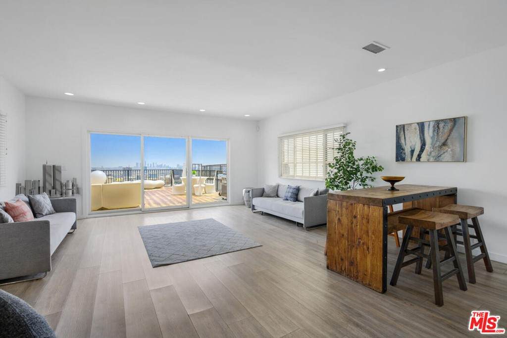 2042 Sycamore Avenue - Photo 1